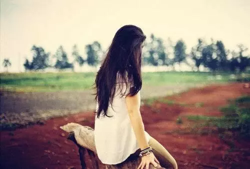 男友家擺訂婚宴,奶奶衝進來拉起我就走,她說:這婚不訂了