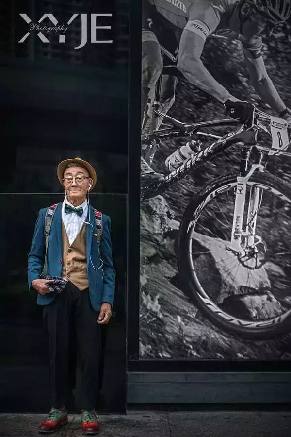 孫子把85歲的爺爺接到廈門,拍了一組照片,結果帥遍頭條
