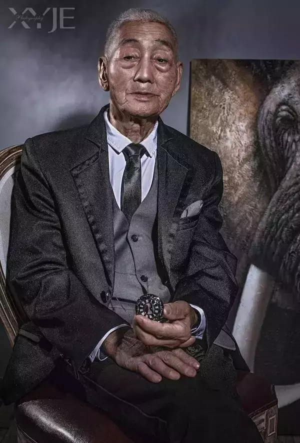 孫子把85歲的爺爺接到廈門,拍了一組照片,結果帥遍頭條