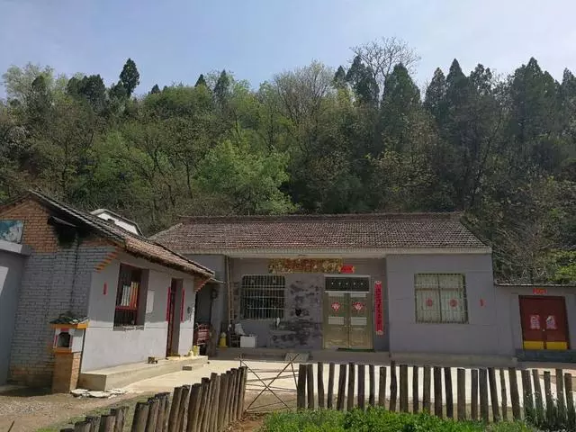 鄉下房子要拆遷,小姑子離婚要來分套房,公公說不能慣她的脾氣
