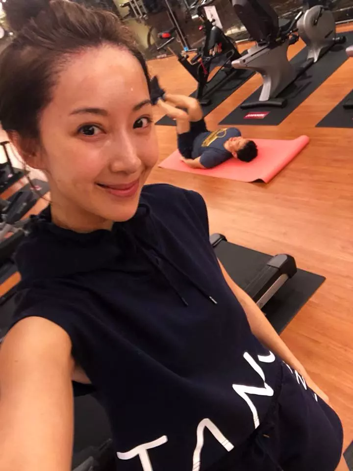 產後2個月「身材太犯規」!隋棠「穿這樣」上班,一坐下...網友驚呼:「這是3個孩子的媽嗎?」