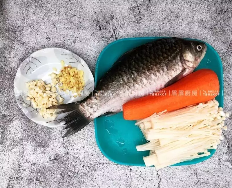 又鮮又香的金針菇鯽魚湯,一上桌就搶著喝湯!