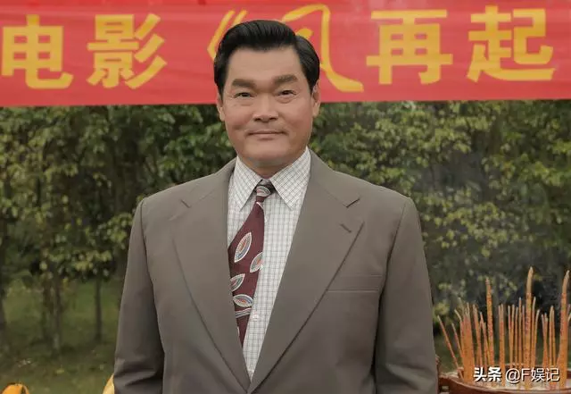 這位男藝人年輕時身材很健碩讓人羨慕,演了幾部電影就讓大家印象深刻, 如今發福到認不出!