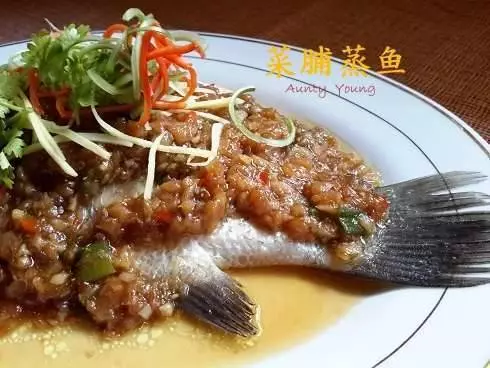 菜脯蒸魚 (PRESERVED RADISH STEAMED FISH)