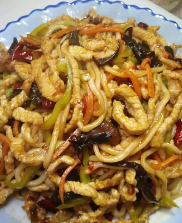 魚香肉絲炒麵,面這樣做太好吃了