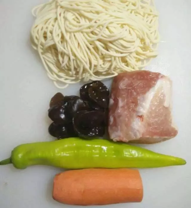 魚香肉絲炒麵,面這樣做太好吃了