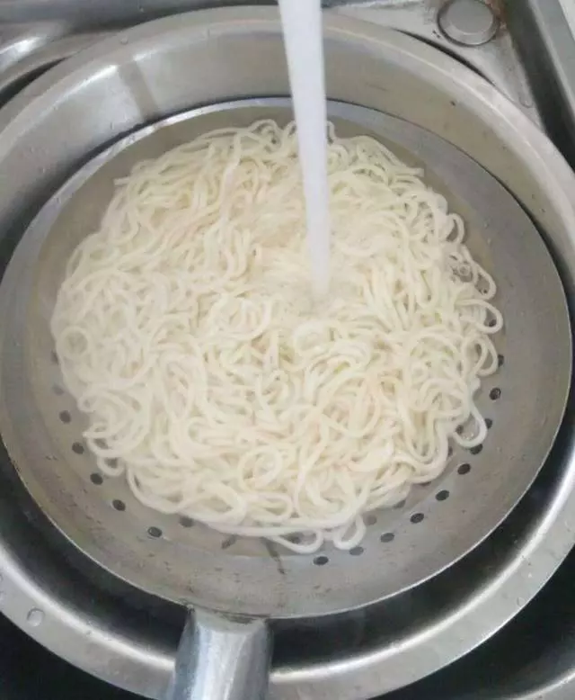 魚香肉絲炒麵,面這樣做太好吃了