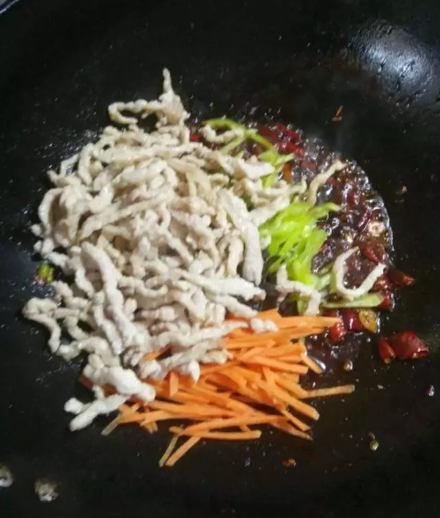 魚香肉絲炒麵,面這樣做太好吃了