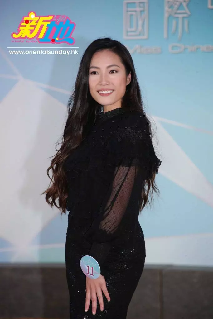 【Aunty來參選?】2019國際中華小姐佳麗首次亮相, 服裝打扮都好老水, 還有一個還露出「白色內衣」若隱若現!?