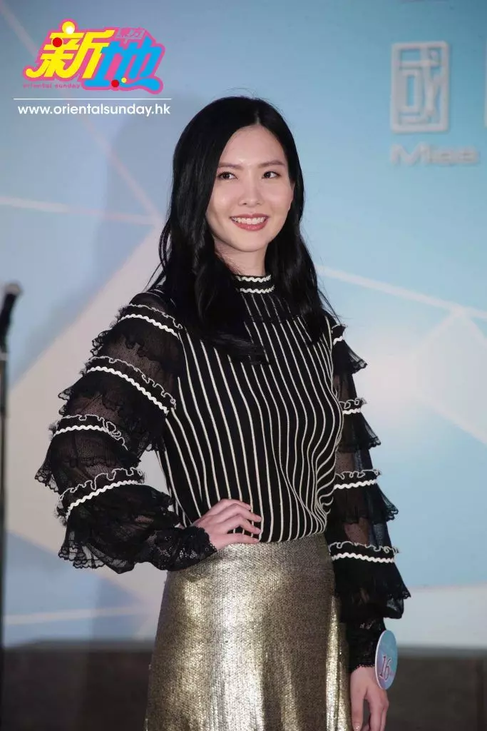 【Aunty來參選?】2019國際中華小姐佳麗首次亮相, 服裝打扮都好老水, 還有一個還露出「白色內衣」若隱若現!?