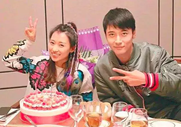 與張丹峰有情況?洪欣凌晨四點自認是個笨女人:我該怎麼辦?