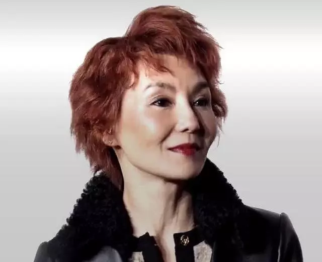 54歲張曼玉罕見現身,化濃妝遮蓋老成這樣?網友:歲月對她太殘忍!