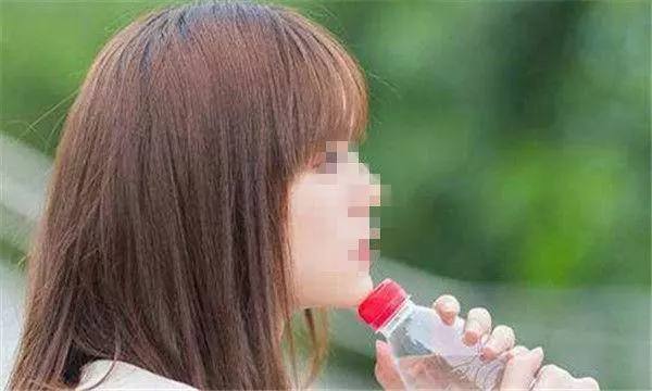 娘家拆遷三套房,母親說沒我的份,5年後再見面我笑出眼淚