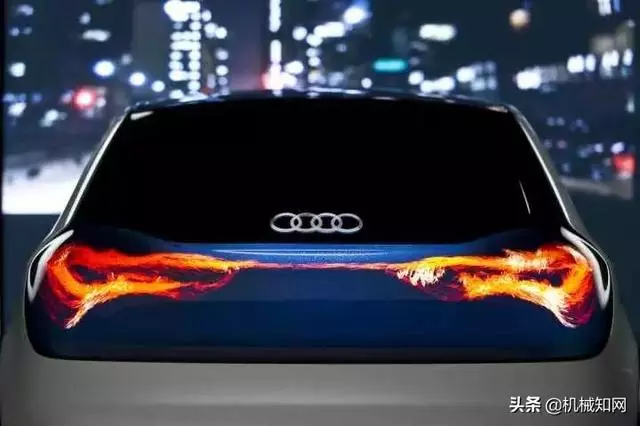堵了3小時,前面的車竟用尾燈放了一部電影?