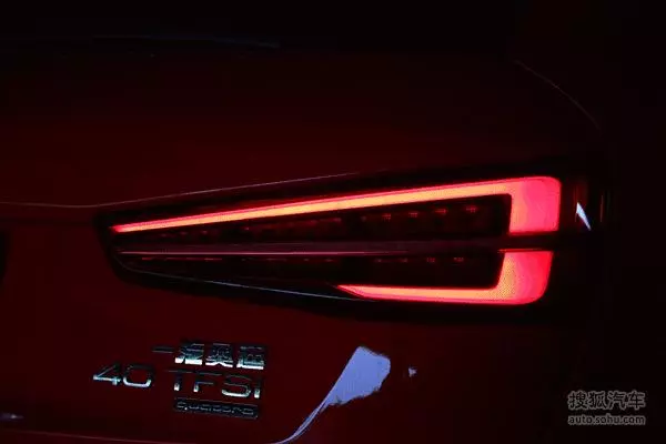 堵了3小時,前面的車竟用尾燈放了一部電影?