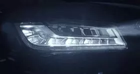堵了3小時,前面的車竟用尾燈放了一部電影?