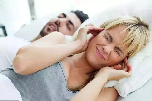 肝不好,睡覺時,會有這4種跡象,你若占1個,說明你「肝功能」已經很差了!
