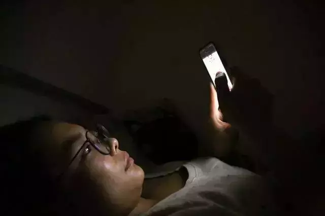 肝不好,睡覺時,會有這4種跡象,你若占1個,說明你「肝功能」已經很差了!