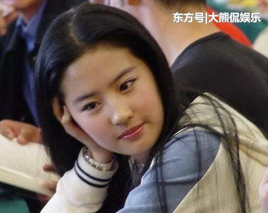 十位女星的18歲舊照,張柏芝驚艷,趙麗穎青澀,最後一位辣眼睛!