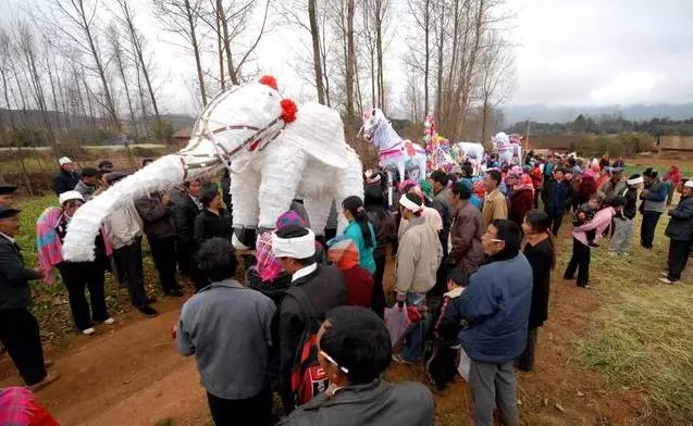 老人垂死,女兒不管,兒媳照顧,臨死前留下債務讓兒媳暴富!