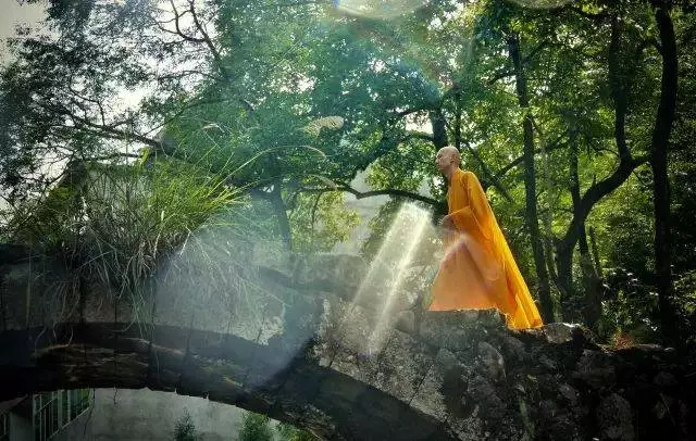你的人生是在挑水?還是挖井?這就是有錢人和窮人的區別....