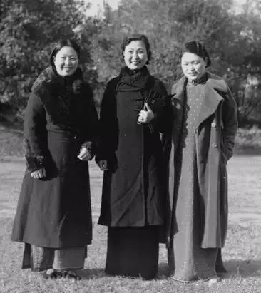 她兩次喪夫,98歲患癌,卻仍然愛美穿高跟鞋、畫紅妝、噴香水,現在111歲的她變成這樣......
