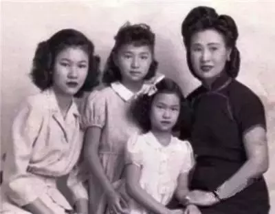 她兩次喪夫,98歲患癌,卻仍然愛美穿高跟鞋、畫紅妝、噴香水,現在111歲的她變成這樣......
