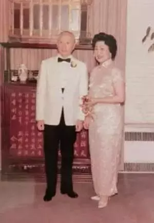 她兩次喪夫,98歲患癌,卻仍然愛美穿高跟鞋、畫紅妝、噴香水,現在111歲的她變成這樣......