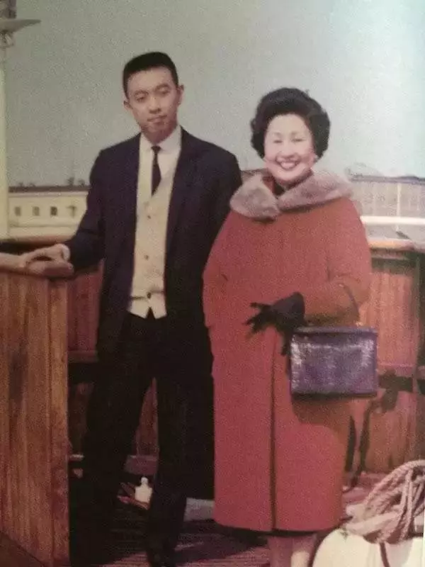她兩次喪夫,98歲患癌,卻仍然愛美穿高跟鞋、畫紅妝、噴香水,現在111歲的她變成這樣......
