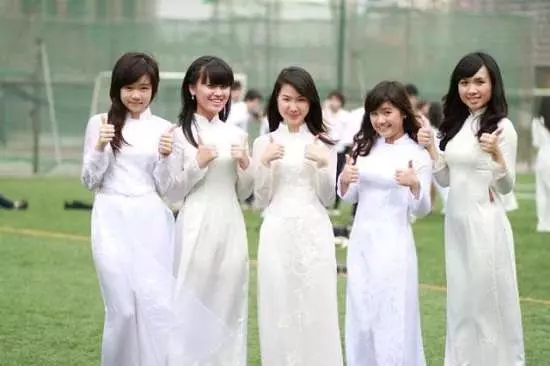 16張「風格很不一樣」的各國學生制服照 越南女學生「全白服飾」公認第一名