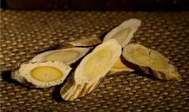 春季按摩穴位可疏肝理氣,深呼吸可養肺防感冒!