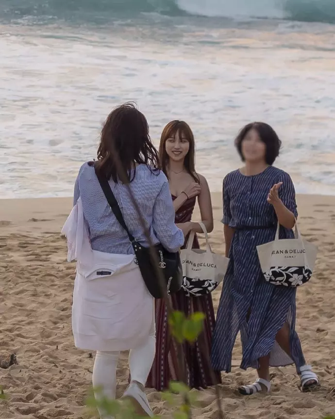 [TWICE][分享]190221 旅個遊都像拍畫報一樣粉絲夏威夷偶遇MINA