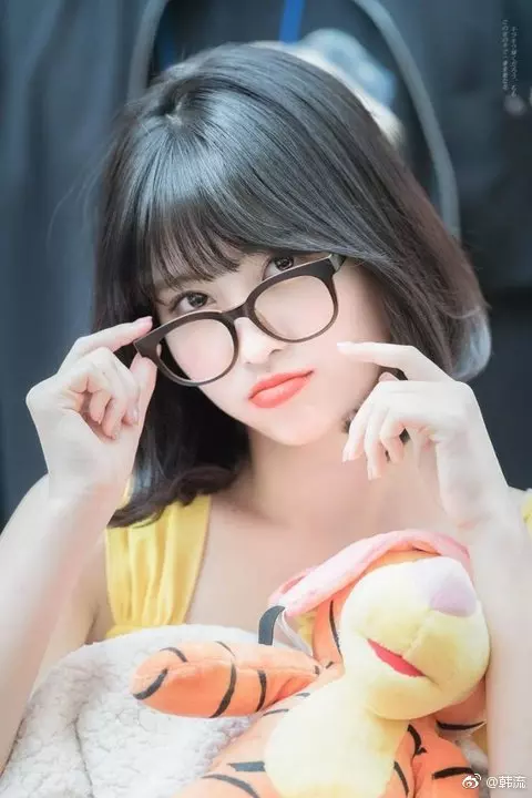 [TWICE][分享]190221 旅個遊都像拍畫報一樣粉絲夏威夷偶遇MINA
