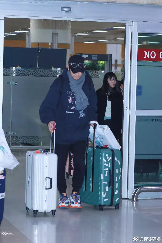 [EXO][新聞]190221 玩得很盡興，燦嘟結束日本旅行今日返韓