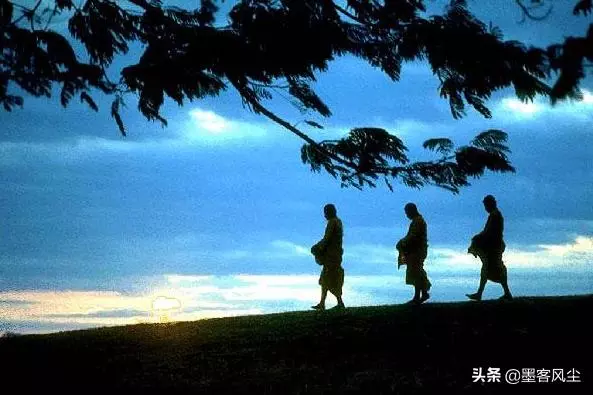 生活中要學會淺笑和沉默,因為一種是修養,一種是態度