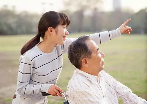 男女過了50歲,睡前吃「3物」!老年不「中風」,長壽會靠近你