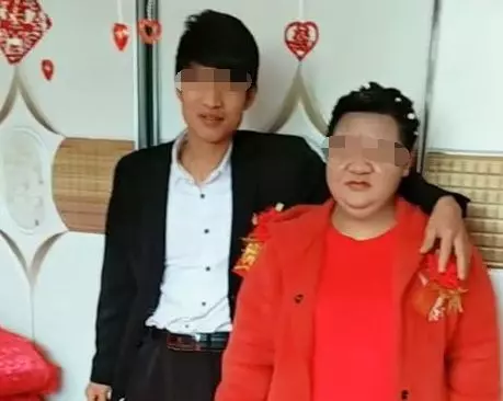 男子愛上大自己20歲的女神,堅持要娶她,新婚夜揭開頭紗,蒙了