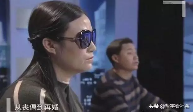 男子喪偶半年就再婚,給二婚妻子買房買車,春節卻去前岳父母家過