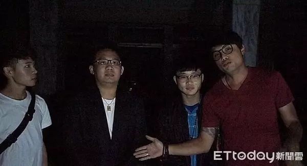 廢墟探險隨手拍照!他檢查傻眼「祂在牆後偷看」 網嚇:臉超明顯