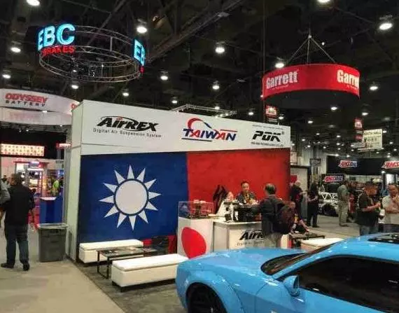 中國廠商在美國車展大怒要求撤下台灣國旗,台灣廠商只用一句話直接嗆到他們閉嘴!