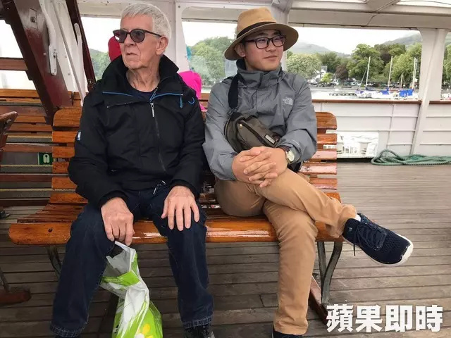 差51歲跨國爺孫戀完婚!24歲台男「愛上75歲英國老爹」爸爸也入鏡婚紗照:「不傳宗接代沒關係!」