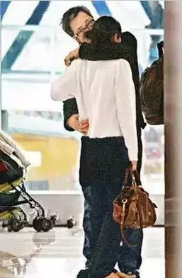 結婚30多年,丈夫偷吃成癮她大度原諒,回應卻道出所有心酸...