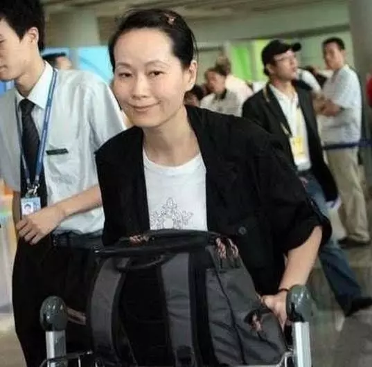 結婚30多年,丈夫偷吃成癮她大度原諒,回應卻道出所有心酸...