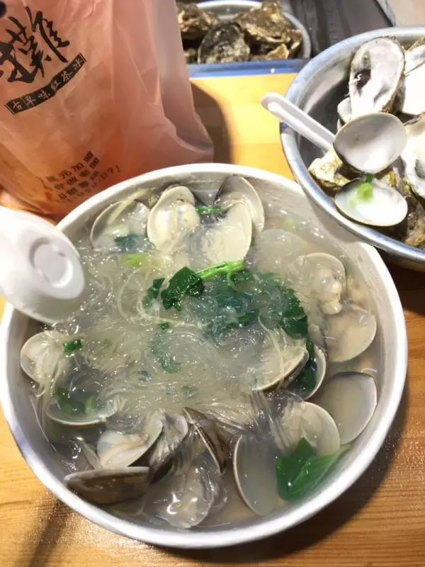 吃蛤蜊沒幫挑殼也被嫌!男友臭臉提分手:妳沒閨蜜貼心 !