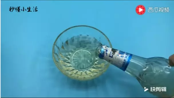 「下水道」總是傳來陣陣臭味太噁心?只需將這「3樣東西」混合再倒入下水道,臭味立馬消失得無影無蹤!