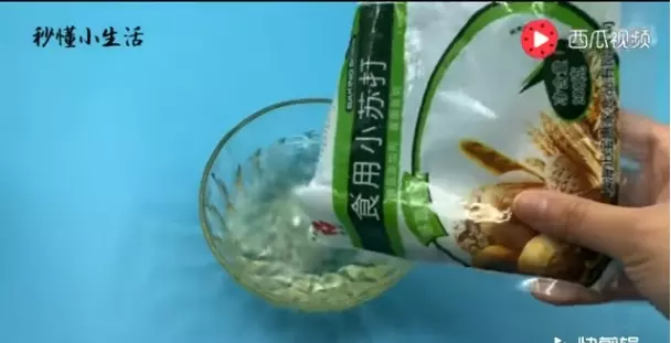 「下水道」總是傳來陣陣臭味太噁心?只需將這「3樣東西」混合再倒入下水道,臭味立馬消失得無影無蹤!