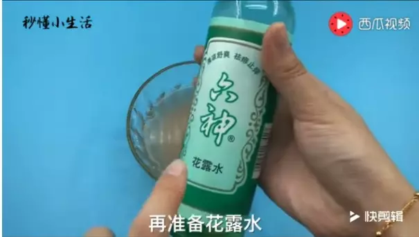 「下水道」總是傳來陣陣臭味太噁心?只需將這「3樣東西」混合再倒入下水道,臭味立馬消失得無影無蹤!