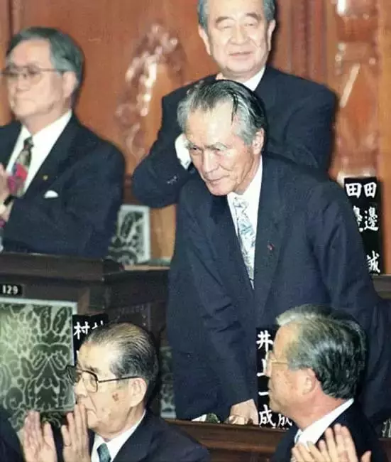 日本前首相的退休生活,住130年的老房子,騎車給夫人買藥,臨別鞠躬送行:除了養老金,什麼都沒有