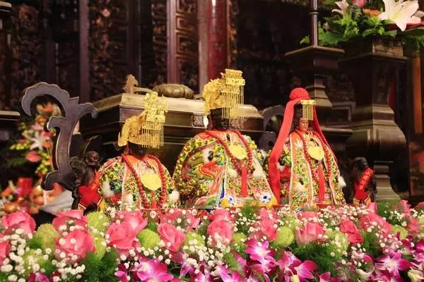 百年罕見!大甲媽、白沙屯媽祖「同時起駕繞境」 2大女神難得相遇「廟方一句話神解」