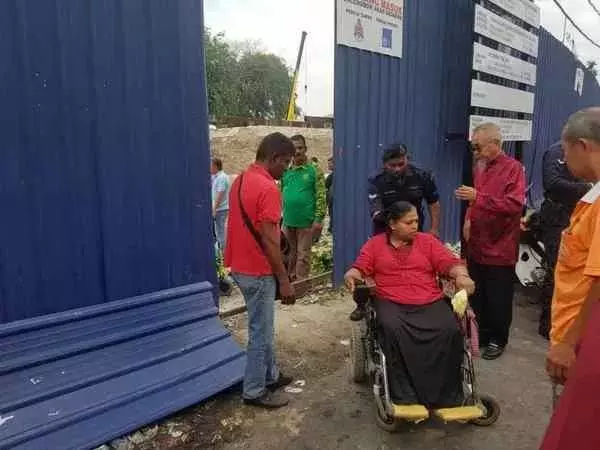 官員並沒有換!外勞搶灘受勢力保護,本地小販唯有另謀出路